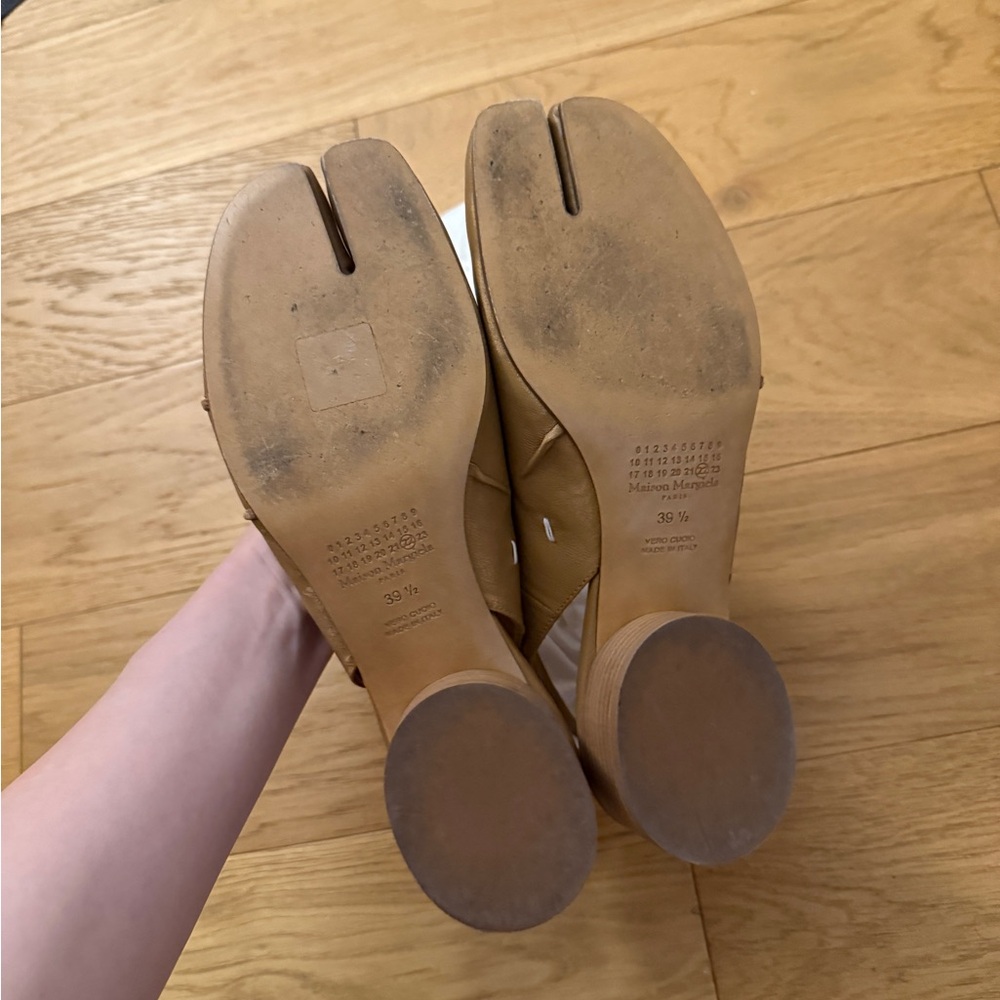 Maison Martin Margiela Brown Tabi Flats - Picture 6 of 6